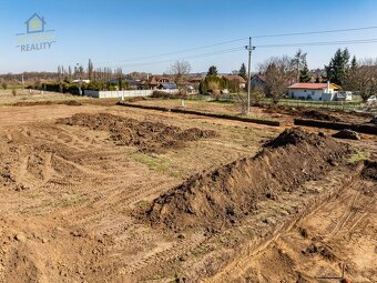 Prodej pozemku 1300 m2 - 13