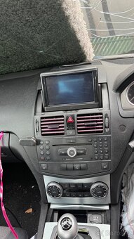 Mercedes w204 na náhradní Dily c220 - 13