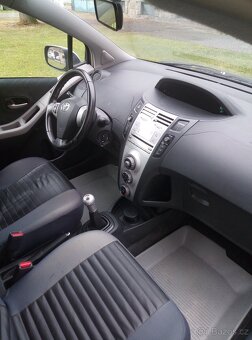 Toyota Yaris 1.3 VVTi 64kw rok 2008 Team edition - 13