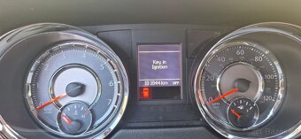 Prodám Chrysler Town Country - 13