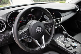 Alfa Romeo Giulia 2.0 GME AT - 13