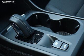 Volvo XC40 T5 RECHARGE REZERVACE - 13