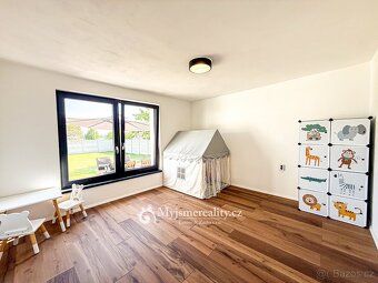 Prodej zerekonstruovaného rodinného domu 4+kk, 620 m2 - Velk - 13