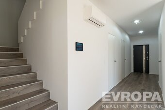 Novostavba 6+kk 230 m² s Chytrou Domácností a Energetickou S - 13