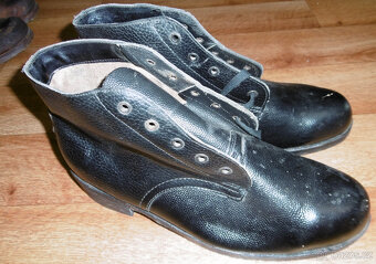 Flokovane stare vojenske zimni kozene boty nemecke WH,SS - 13