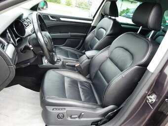 SUPERB COMBI II Elegance 2,0 TDI 125kW + DSG + SERVISKA  - 13