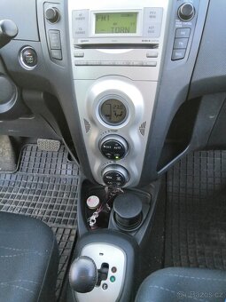 Toyota Yaris II automat - 13