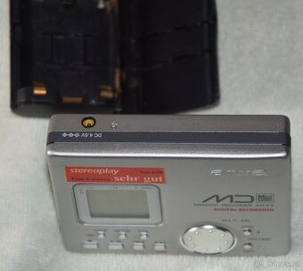 Minidisc Aiwa AM-F5, nabíječka, AA adapter, manual, MD disky - 13