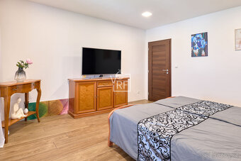 Prodej rodinného domu 5 + kk 214m² ve Stěžerách - 13