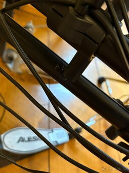 Alesis Nitro Mesh Kit Bundle+Milenium DM-30 E-Drum Monitor - 13