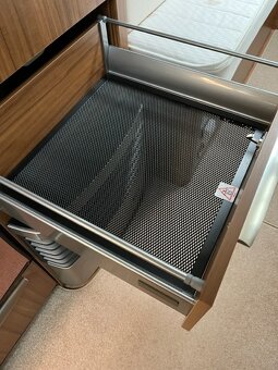Hledám výměnu za vestavbu: Luxusní karavan Hymer Eriba Nova - 13