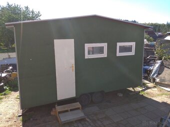 Karavan na pevné stání - 13