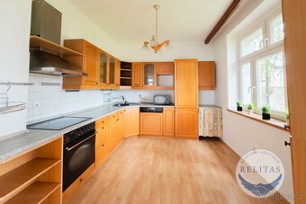 Prodej rodinného domu 200 m², pozemky 841 m² - 13