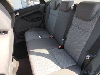 Ford Focus 1.6i 85kW, 137.864km, r.v. 7/2005 - 13