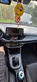 Prodám Hyundai i30 fastback 88kw  rok 2018 - 13