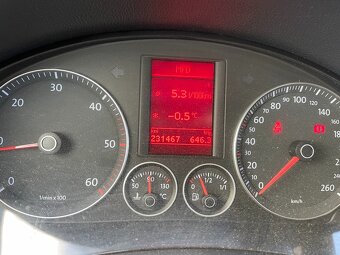 Volkswagen Golf kombi 1,9TDI 77 kW, rok 2009 - 13