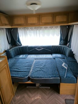Rodinný karavan Burstner Ventana 530 tk - palandy - 13