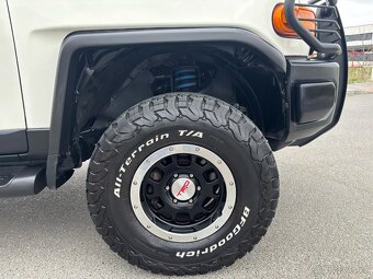 Toyota FJ Cruiser bez koroze s plnou výbavou do terénu - 13