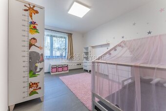 Prodej, rodinný dům, dispozice 4+kk/Garáž, terasa, bazén, po - 13