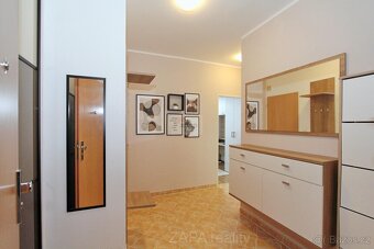 Pronájem bytu 2+kk s balkonem a parkovacím stáním Praha 9 Vy - 13