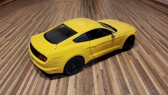 Modely aut 1:18 - 13