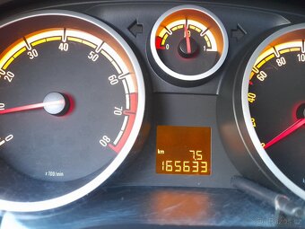 OPEL CORSA 1,2i16V,KLIMA,5xDVEŘE,MODEL 2009 - 13