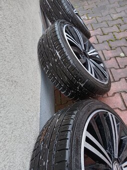 Originál ALU kola VW Škoda R18 + letní pneu - 13