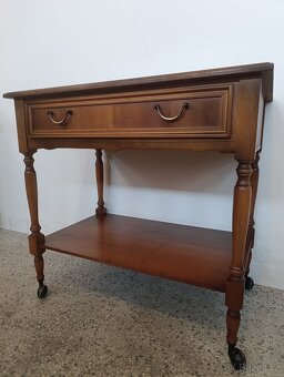 Rustikální konzolový stolek, nábytek z masívu, pojízdný - 13