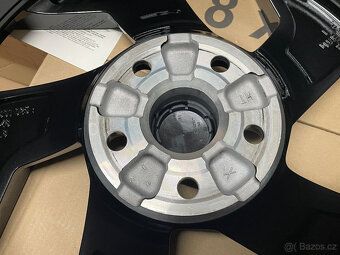 ŠKODA SUPERB 4 NOVÉ ALU TRISULI BLACK 8x18 ET44 - 13