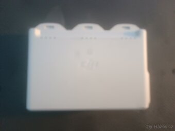 DJI NEO dron se 3 bateriemi a nabíjecí hub - 13