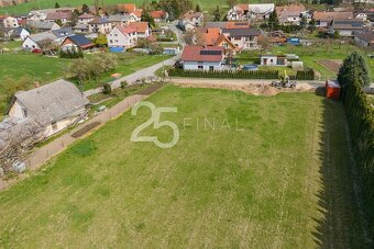 Pozemek určený k bydlení pro 1- 2 rodinné domy v obci Velká  - 13