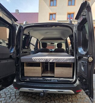 obytná vestavba kempovaci Pick-up MPV spací vestavba - 13