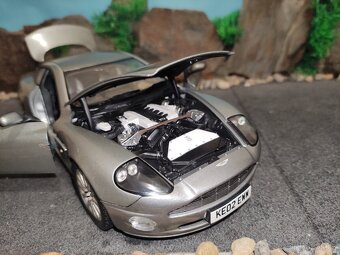 prodám model 1:18 aston martin vanquish - 13