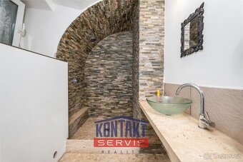 Nabízíme k prodeji stylově zařízený Apartmánový dům v podhů - 13