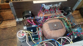 Nabíječka a zdroj. - 13