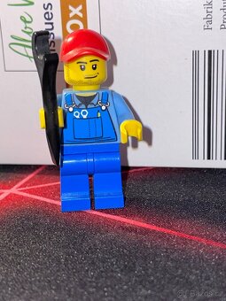 Lego postavičky nebo součástky - 13