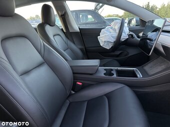 VÝKON ZDVIHU TESLA 3  DVOJITÝ MOTOR S DLOUHÝM DOSAHEM  Rok v - 13