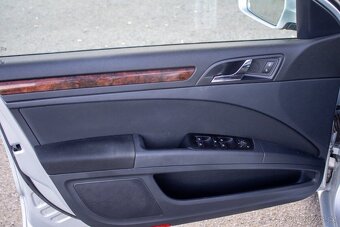 Škoda Superb Combi -125 kw Elegance 4X4 /AJ NA SPLÁTKY/ - 13