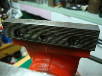 Svěrák YORK 100L 100mm červený zachovalý PC: 3700Kč - 13