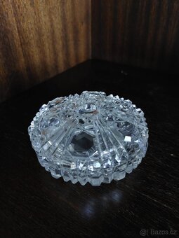 Porcelán a broušené sklo - 13