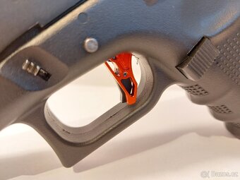 Prodám: WE GLOCK 19 GEN 4 - TOP STAV + SPOUSTA PŘÍSLUŠENSTVÍ - 13