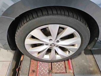 Škoda Superb sportline iV TSI 160kw/tažné/virtual/360°kamery - 13