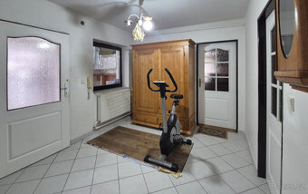 Prodej pěkného domu se dvorkem, terasou a zahradou v Lezníku - 13