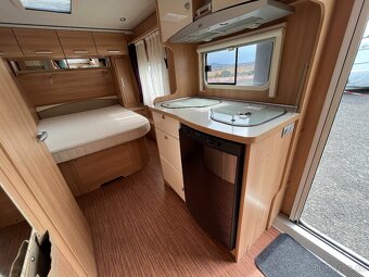 Karavan TEC Travel King 490, předstan, královská postel - 13