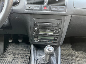 VOLKSWAGEN GOLF  1,6 i  77  Kw  - 13