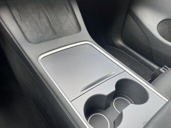 Tesla Y Long Range 4WD 12/2024 - 13