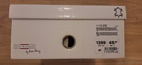 Kožené nízké kozačky s dekorativním prošíváním - 13