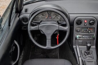 Mazda MX-5 Miata 1,8 benzín - 13