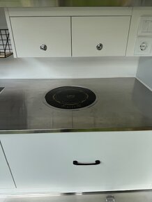 Minikaravan pro 2 osoby - přívěs do 750 kg, nebrzděný - 13
