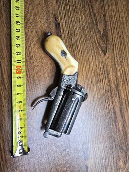 KRÁSNÁ HISTORICKÁ HONOSNÁ PISTOLE PEPŘENKA - 13